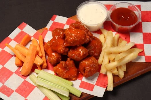 buffalo chicken wings with sauce